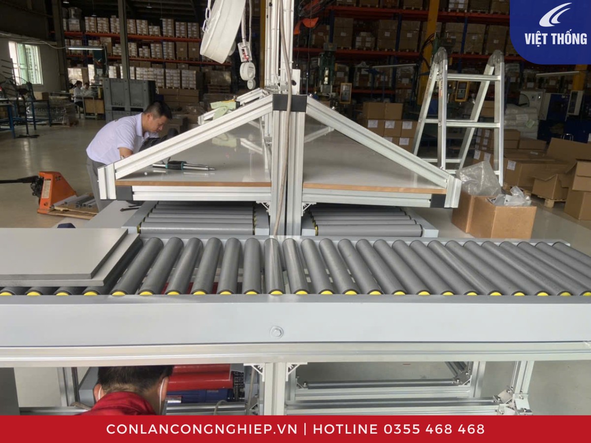 Băng tải con lăn nhựa PVC