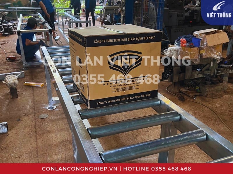 Xưởng sản xuất băng tải con lăn thép