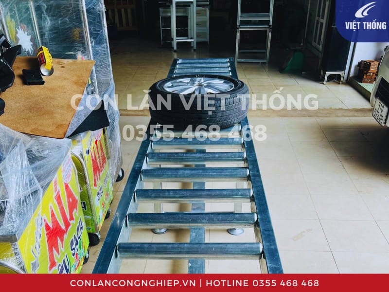 Băng tải con lăn thép