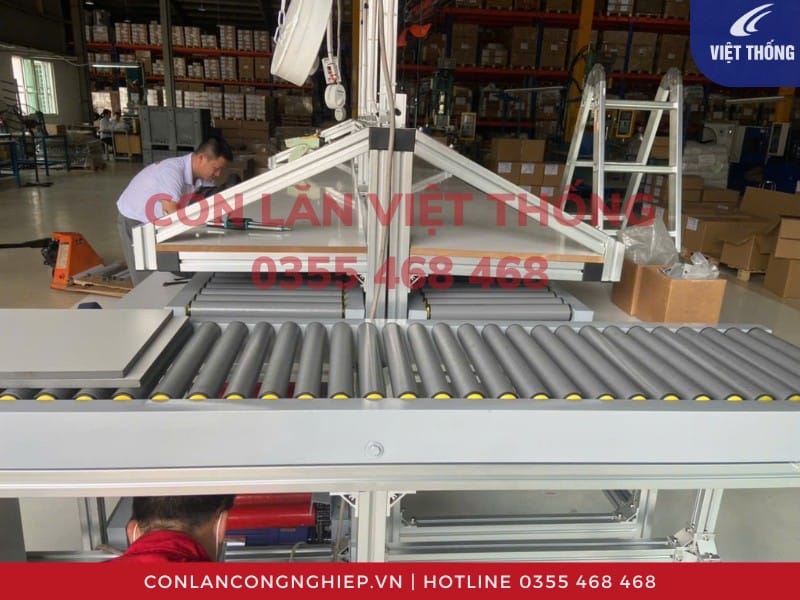 Băng tải con lăn nhựa