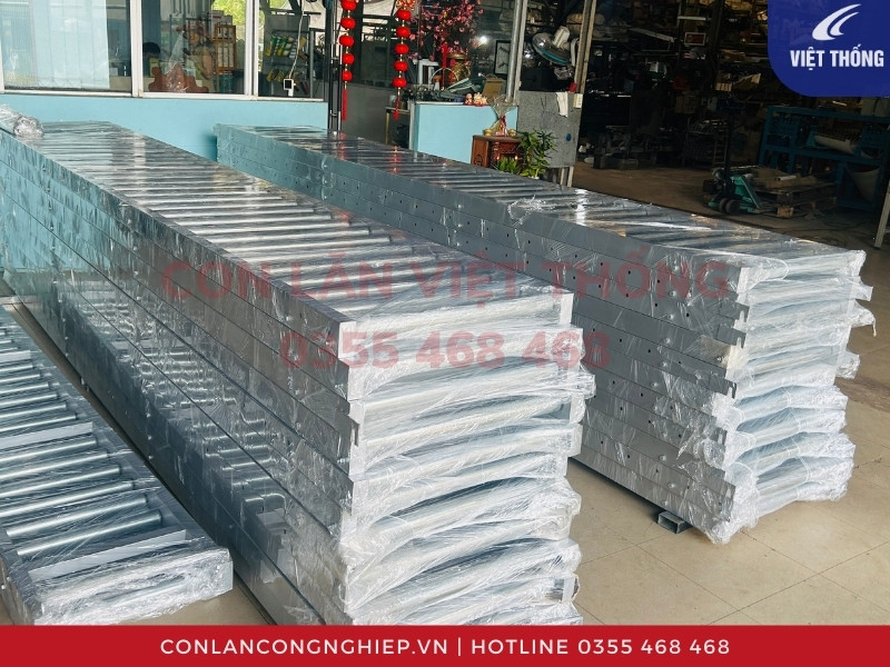 Hình ảnh thang trượt con lăn chuyển hàng được gia công theo yêu cầu