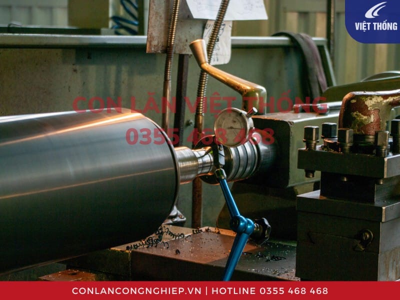 Sản xuất con lăn bọc cao su