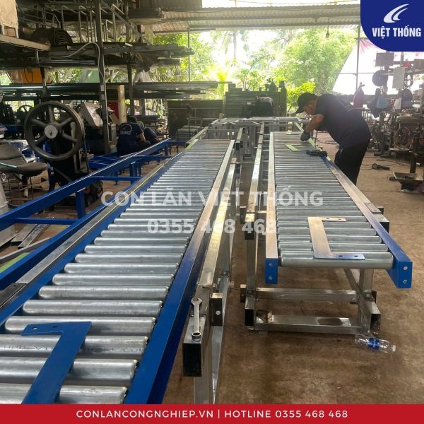 Băng tải con lăn thép